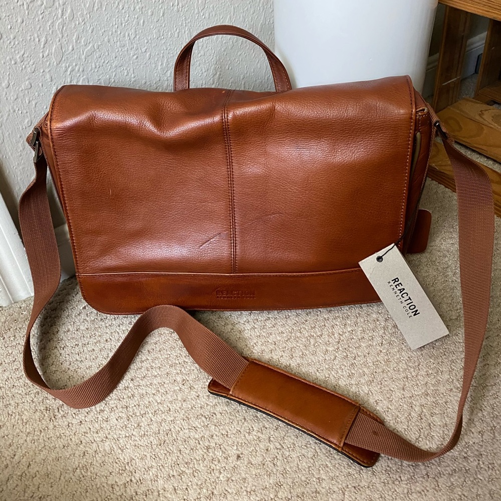 NWT Reaction Kenneth Cole Messenger Bag